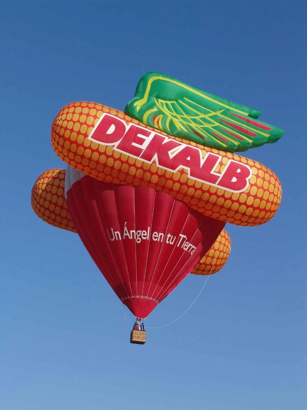 Globo aerostático corporativo DEKALB de forma especial en vuelo
