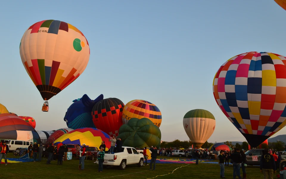 Globos aerostáticos durante el Festival Internacional del Globo en León, Guanajuato