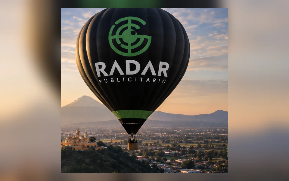 Globo aerostático corporativo de Radar Publicitario sobre un paisaje mexicano